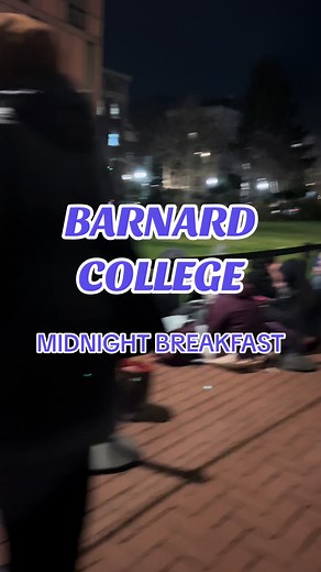 Come with us to midnight breakfast ‘23, one of our campus traditions that happens every semester the night before reading week!