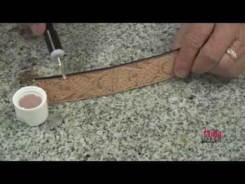 Using the Craftool Pro Edge Dye Roller Pen