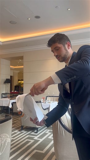 Ever heard of sabrage? It’s the dramatic art of opening a Champagne bottle with a saber — a tradition said to date back to Napoleon’s cavalry, who celebrated victories with a swift strike of the blade. At the InterContinental London Park Lane this elegant ritual adds a sparkling touch to their Elizabethan Royal Afternoon Tea — served in the refined Wellington Lounge on the site of Queen Elizabeth II’s childhood home. Paired with Veuve Clicquot Rosé and fine cakes/petits fours inspired by regal l