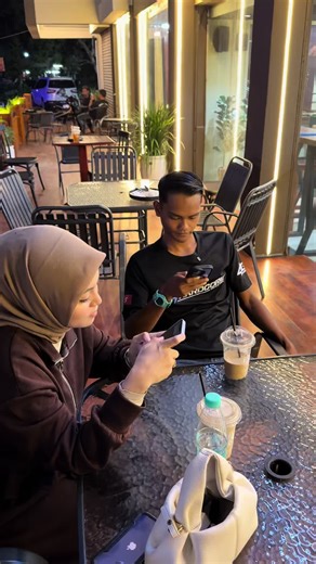 Pakai perfume @THE PHEROYAL sikit je , semua toleh belakang. Jangan lupa tekan beg kuning #perfumepheroyal #4youpage #fypシ゚viral