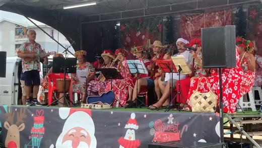 [Marché de Noël du Mont-Dore 2025] 🌲 Ambiance tropicale avec les Tupunas ukulélés 🎶 | Pacific Fair