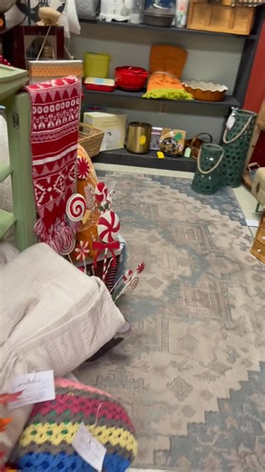 Just a quick tour through Consignment Envy. 813 Bells Highway, Walterboro, SC. We offer the best of both worlds, Consignment and Vendor booths. | Consignment Envy