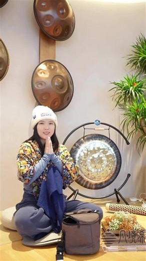 麦尔瑜伽休息术颂钵套装｜疗愈师好物分享🧘瑜伽休息术（Yoga Nidra），又称\"yogic sleep\"，是一种通过引导式冥想练习进入的清醒放松状态。这种冥想方式能带来身体、情绪与思维层面的深度放松。✨麦尔这三只瑜伽休息术颂钵套装，可以让我们借助音声的转化力量，来帮助我们在瑜伽休息术中更快的进入状态。这个套装既可以单独使用，也可组合敲击。它们丰富的音色可以引导我们进入深度放松状态，成为我们