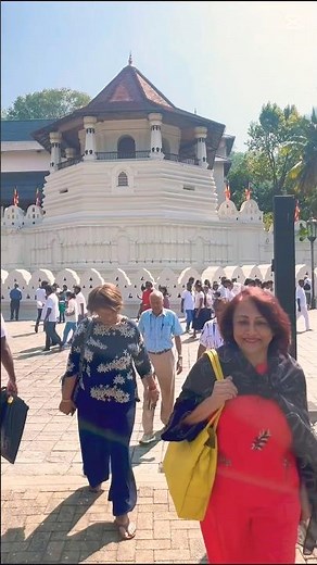 Sacred Temple of the Tooth Relic – Kandy, Sri Lanka 🇱🇰 | A Spiritual Journey