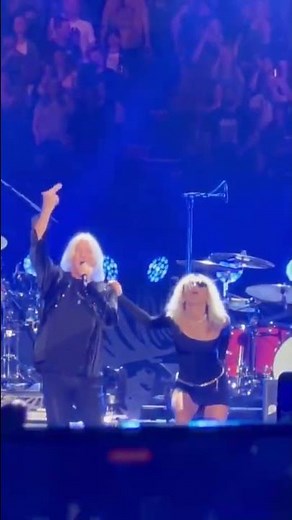 Miley Cyrus joins Def Leppard to perform 'Photograph' at the Taylor Hawkins tribute show