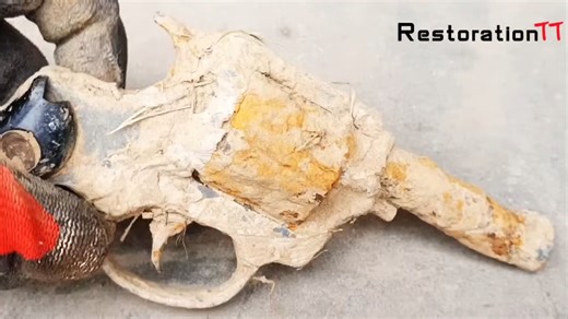 【修复】German Rusty Revolver Restoration《看修复，会解压》