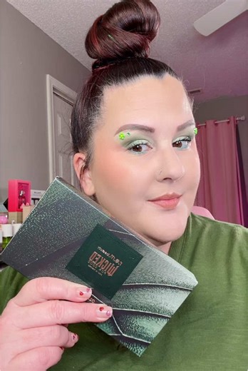 R.E.M Beauty Wicked For Good Eyeshadow Palette Review