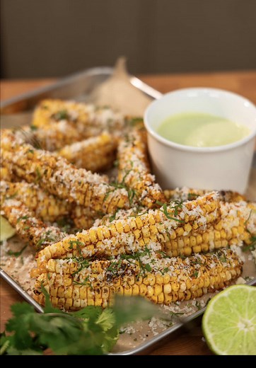If you need a last minute Super Bowl recipe, we got you with these street corn ribs 🤤 Paired with a charred jalapeño ranch, these ones are sure to go quickly 🫨 Let us know if you want the jalapeño ranch details 😙 Street Corn Ribs 🌽 - 5 ears of corn - *125g butter (melted and save 1/2) - 1 Tbsp smoked paprika - 1 Tbsp cajun seasoning - 1 Tbsp Mexican chili powder - 1 Tbsp Tajín, plus more to top - 1 Lime - Salt, to taste - Black pepper, to taste - 100g Cotija cheese, finely grated, to top - 3