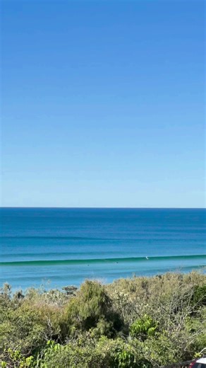 POV: You wake up on holidays to this... 🔑 Imagine waking up to endless Sunrise beach views here at Pacific Wave with @accomnoosa, and yes, sleep-ins and sandy feet are absolutely encouraged 😎🌊 | Visit Noosa