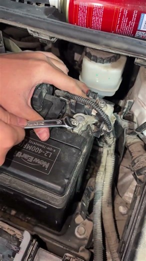 At least 400 million drivers don't know how to turn off the airbag light! #automobile #car#cars