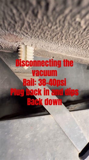 How does this fuel pump sound to you? 04 ford excursion v10 #fuelpump #fuelsystem #ford #excursions