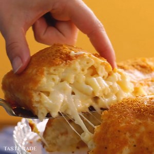 6.5M views · 12K reactions | This mac & cheese cake will kick your hangover's bundt Make our Mac & Cheese Crisp Bundt  https://bit.ly/2CfVwQ4 | Tastemade UK | Facebook