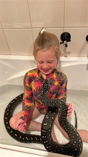 Josh Neille on Instagram: "Here is Ashlee and Lexi the 7ft diamond python 🐍 having a bath 🛀 together, Lexi has been have some trouble shedding due to a mass of dead skin on her belly that needed to be soaked to soften up and remove. Ashlee just helping out as usual ❤️🐍👩❤️#snake #wildlife #wildlifewarrior #onya"