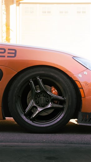 @ramo.gr8 thanks for the calipers man!! First time installing calipers so I made a mess with the brake line transfer. But the paint turned out pretty good. And it had good brake feel. Gonna test it out at streets of willow this weekend with @subiejam | Rae Lagsa