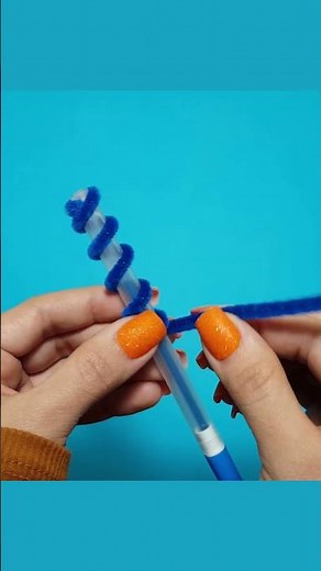 Decora tus lápices con Limpiapipas🧡💙💚