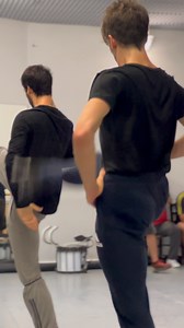 Ensayando el detalle con Sergio Bernal . ❤️‍🔥 #flamenco #ballet #danza #dance #danzaespañola #rehearsal #ensayo #dancers | Carlos Romero