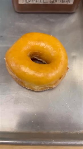 Flipped and reversed it! Come get the best handcrafted doughnuts in Las Vegas! Pre-order at 📧 glazedoughnutslv@gmail.com 📞 (702)246-2888 🌎 glazelv.com 📍6545 S Fort Apache Road, Ste 130 M-F 5am-4pm / Sa-Su 6am-3pm #glazelv #bakery #bestoflasvegas #donuts #donutshop #foodie #foodstagram #lasvegas #lasvegasfood #vegas #vegaseats #vegasfood #vegasfoodie | Glaze Doughnuts