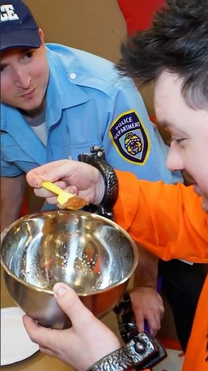 ‪@papajake‬ Eats Cat Food in Box Fort Prison on ‪@PapaJakesWorld‬ #papajake