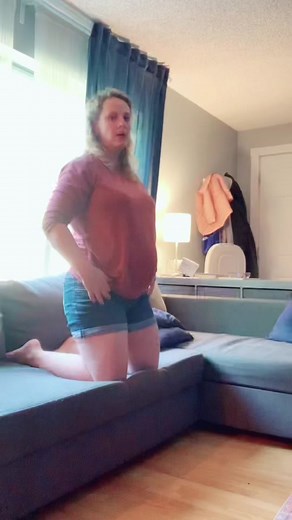 Getting optimal baby positioning. #babymakingbodies #prenatalfitness #prenatalhealth #prenatalcoach #prenatalstrengthtraining #postpartumrecovery #postpartumfitness #postpartumhealth #postpartumcoach #pregnancy #pregnancycoach #laboranddeliveryprep #birthprep #momfitness #momwellness #momhealth #fitpreagnancy #pospartumbody #healthandwellnessjourney #fitnessjourney #healthandwellness #momlife #waterlandperformance #babypositioning #spinningbabies #pregnantinversions