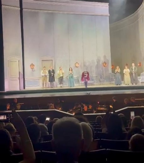 Che dire? Grazie al Teatro Carlo Felice, al pubblico di Genova, ai colleghi ed al mio agente Marco Impallomeni.. E' stata una bellissima avventura e sono contentissimo del successo e del fatto che la mia interpretazione del mio ruolo preferito sia piaciuta! “Il migliore di tutti, fortunatamente, è proprio il protagonista Simone Alberghini, fraseggiatore autorevole, scenicamente in parte, vocalmente vincitore assoluto.” (Connessi all’opera, G. Arnaboldi) “Come succede in teatro, per ultimo viene 