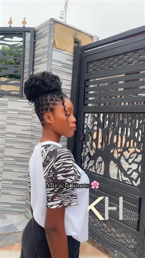 📍winneba campus This is your sign to try Miracle knots.#kwakyewathehairdresser #foryoupage #miracleknots #baddestbraiderinwinneba #winnebabraider