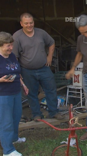 🚲💰 Wheeling and dealing. 😆 The guys find a bike that’s taller than the owner! Think these high wheel bicycles could ever make a comeback? 🤔👇 #AmericanPickers #DEFY | DEFY TV Network