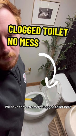 How to unclog your toilet WITHOUT overflowing! #toilet #howto #tutorial #diy #diytips #plumber #bathroom #clogged