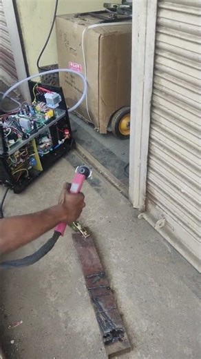 The "CUT 100" sarvice and testing machine working condition with compressor