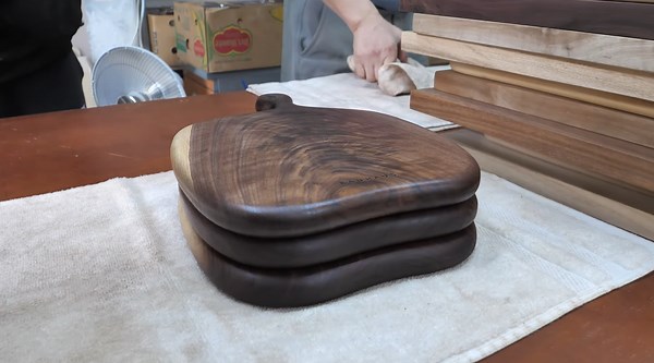 Handcrafting Elegant Walnut Cutting Boards for Kitchens