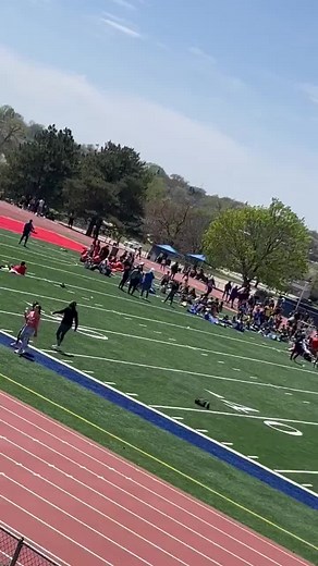 Girl Loses Shoe and Still Wins Race