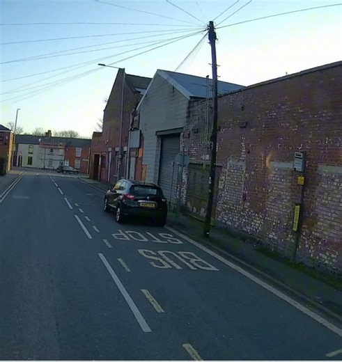 NJ17TYX Leyland. I’ll just park here, in this Bus Stop 🤔#dashcam #baddriver #specsavers #cantparktheremate #busstop