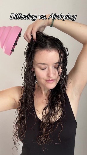 DIFFUSING VS AIRDRYING ✅ using the Treluxe collapsable hair diffuser TAKEAWAYS ➰ the diffused side had a little more volume and was less defined, whereas the air dried side had a little more definition and a little less volume ➰ the major difference in the battle between diffusing and airdrying is TIME. Diffusing saves you so much time. Even in the sun, it still took over an hour and a half for my hair to dry. It took less than 20 minutes to diffuse my right side PRODUCT LINEUP: ✅ Aloe Vera Curl