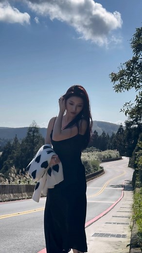 蔡瑞雪 SNOWBABY on Instagram: "🖤🤍🖤🤫"