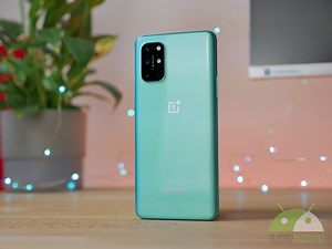 OnePlus 8T sta ricevendo un nuovo aggiornamento software: ecco le novità