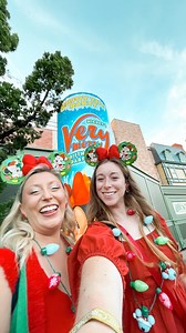 ❓ Do you typically prioritize rides, shows, or characters? Let us know in the comments! 🎄 Here’s our full guide to Mickey’s Very Merry Christmas Party!! 🕓 4PM - 7PM: Pre-Party Your party ticket gets you in at 4:00, so grab your wristband and hit some rides before the party begins! At 6:00, party exclusive food becomes available, so we recommend eating then before it officially begins. 🕖 7PM - 10PM: Rides & Characters Lots of families wait for the early parade, so while they’re there, hit as m