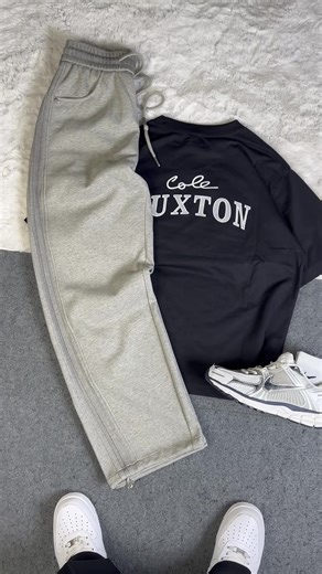 Summer combo Printed Tshirts Code: 5001 Size: l,xl,xxl Price: 1650 Line baggy vintage track Code: 6102 Size:m,l,xl Price:2750 Vomero Size: 40 to 43