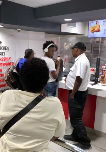 What them put in the KFC chicken 😂😂😂😂🍗 Bad song: @Shane Diverge Music KFC girls #fyp #kfc #viral