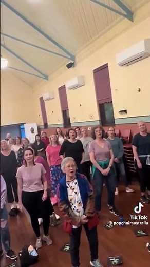 women singing creep