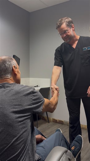 Letting go of your natural teeth isn’t easy. David says it himself…this has been a long road, a real battle, and stepping into surgery comes with both excitement and apprehension. That honesty is what so many people feel before an All-on-4 full mouth dental implant restoration, and it’s why hearing the process directly from patients matters. In his consult, David learned the difference between traditional dentures, snap-in options, and full mouth implants. As Dr. Johnson explains in this video, 