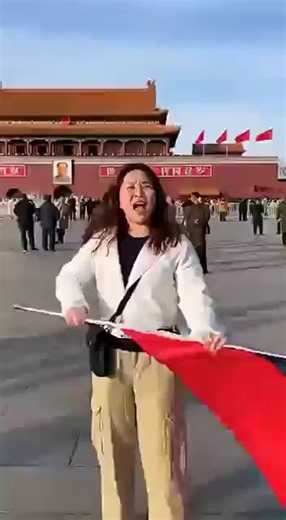 RT @MinMin89485072: 一位女士在天安门广场高呼：台湾不是中国的，台湾万岁🎉你们听到了吗？台湾是自由的。随后被中共警察带走，这是真正的勇士！