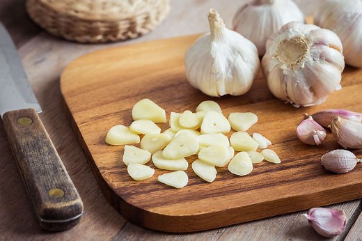 5 Ways to Remove the Garlic Smell From Your Hands—Including Martha's Favorite Method