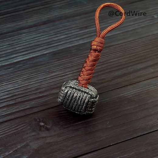 Thor's Hammer paracord keychain #paracord #thorhammer #paracordkeychain