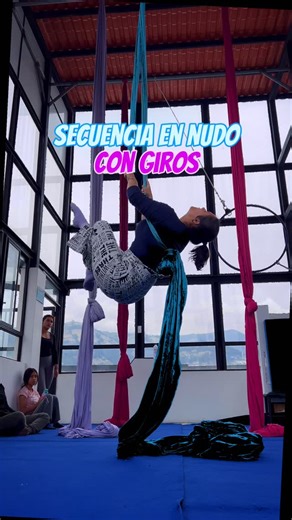 Skyfall danza aérea on Instagram: "La secuencia que estabas buscando para darle movimiento y dinamismo a tus rutinas ✨😵‍💫 #aerialist #routine #tutorial #fitnesslife #aerialsilks #flexible #fitnessgirls #vlogger #secuencia #influencer #aerialhoop #silk #fabric #acrobatie #acrobalance #acrobatics #yogagram"