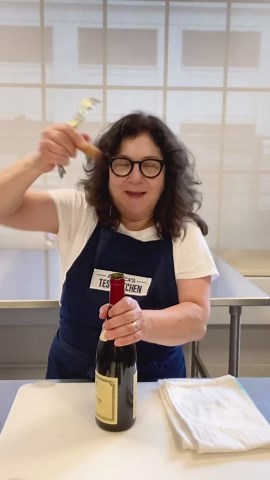 How to open wine with a waiters corkscrew