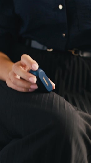 Erlebe Musik so, wie es der Künstler beabsichtigt hat, und telefonieren Sie dank den preisgekrönten Technics EAH-AZ100 True Wireless Earbuds mit kristallklarer Sprachqualität – jetzt in Midnight Blue erhältlich 🔵 Die Magnetic Fluid Driver-Technologie sorgt für geringe Verzerrungen und einen klareren Klang, während Voice Focus AI eine unglaubliche Gesprächsqualität liefert. Tippen Sie hier, um mehr zu erfahren. | Technics