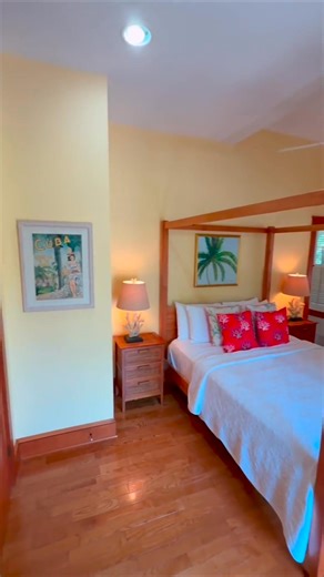 Beautiful historic home for sale in Key West. This property truly embodies indoor/outdoor living and offers a fantastic space to host friends and family with its 4 bedrooms and 4 bathrooms. 🎉😎 Listed by Bobby Coe w/ Re/Max | Living in Key West - Real Estate