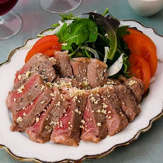 パーティーにピッタリ！ 薄切りステーキの牛肉のタリアータのレシピ動画・作り方 | デリッシュキッチン