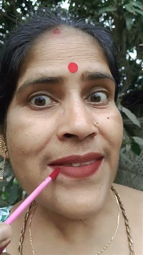 Lipstick + Music = Full Funny Mood 😂💄