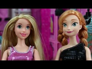 Frozen Anna Shoe Store with Elsa Harry Styles from One Direction at Barbie’s Malibu Ave Mall