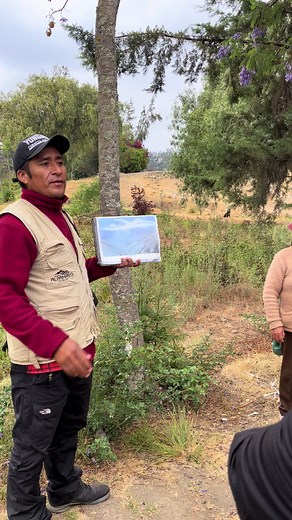 Yungay 1970: La ciudad que desapareció en 3 minutos 🇵🇪🕯️ El 31 de mayo de 1970, un sismo de magnitud 7.9 cambió la historia del Perú para siempre. No fue solo el temblor; fue el desprendimiento de una enorme masa de hielo y roca del Nevado Huascarán lo que provocó un aluvión devastador. En este video, un guía local nos relata los momentos de terror que vivieron miles de personas. Hoy, el Campo Santo de Yungay es un lugar de memoria donde el silencio cuenta la historia de más de 20,000 almas.